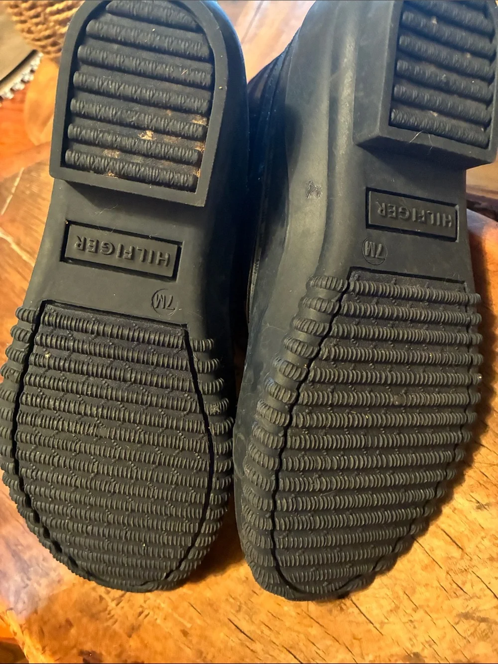 Tommy Hilfiger women’s Black Slip-On Loafers with Textured Rubber Soles